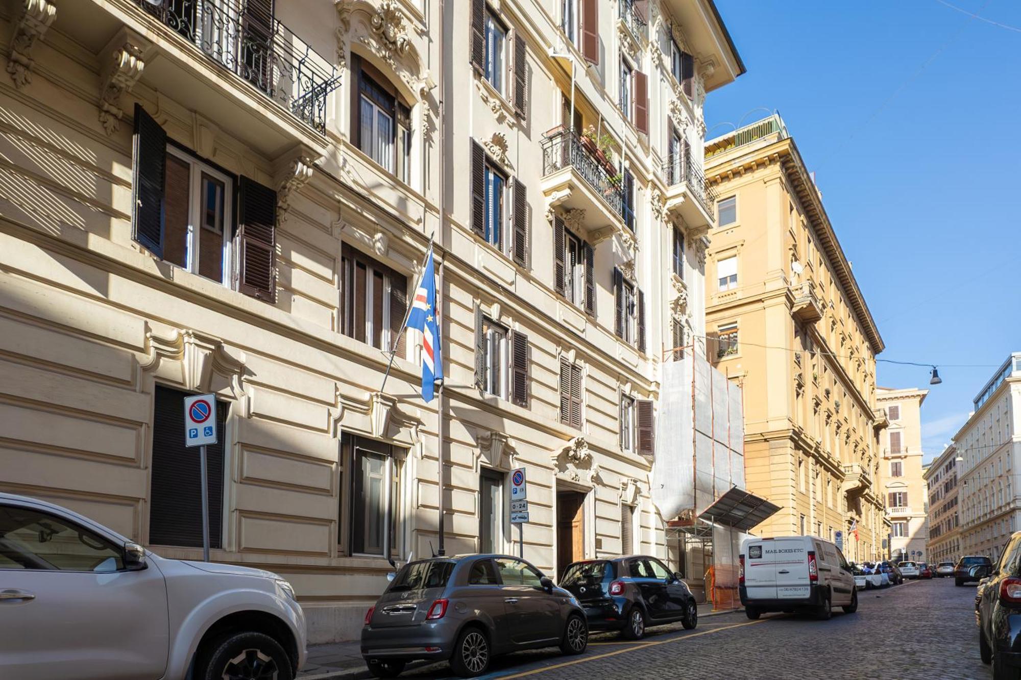 Appartamento Fino A 17 Persone In Centro A 17 Minuti A Piedi Da Piazza Di Spagna *